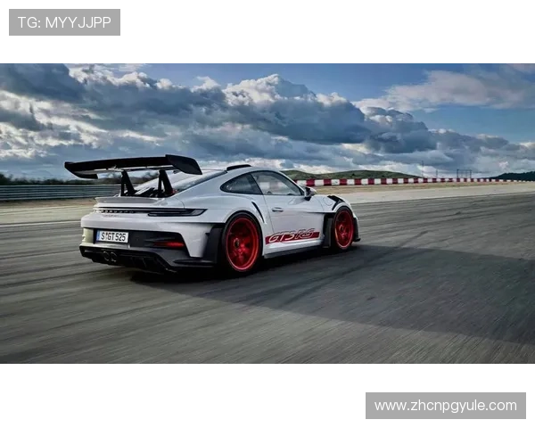 在保时捷PG娱乐官方网站上轻松了解豪华跑车的性能参数与驾驶体验，满足你的个性化需求